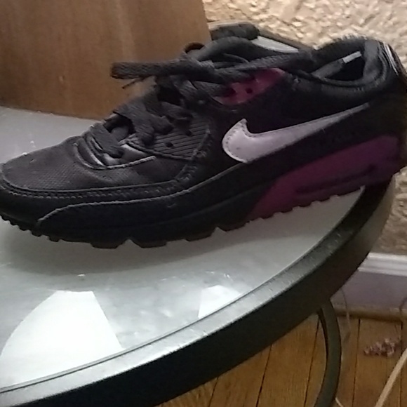 Shoes - Picture 2 of 4